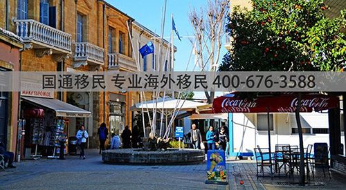 塞浦路斯以其优雅的环境和新鲜的空气而闻名，是典型的地中海气候，被称为欧洲后花园，塞浦路斯房地产行业以其低廉的价格和巨大的升值潜力而受到国人的称赞。当前，欧元汇率稳步上升，根据每年5％的增长趋势，再加上租金回报率和房产升值，一年至少有10％的投资回报。此外，塞浦路斯在旅游业，博彩，房产和海上交通方面发展迅速，国民经济稳定发展，随着石油和天然气资源的开采，塞浦路斯可能成为世界上最富裕的国家之一，未来投资潜力巨大。
